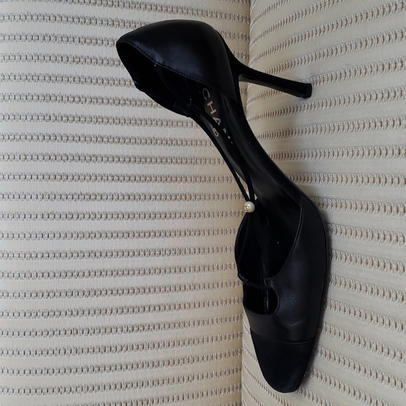 CHANEL CC LOGO FAUX PEARL STRAPS PUMPS - Picture 7 of 11